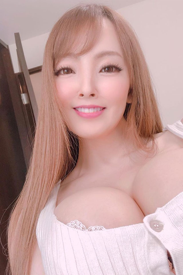 624dbf80134bf15da72e8134_5e5fce40cbe4f8d817ec2934_hitomi-tanaka-1